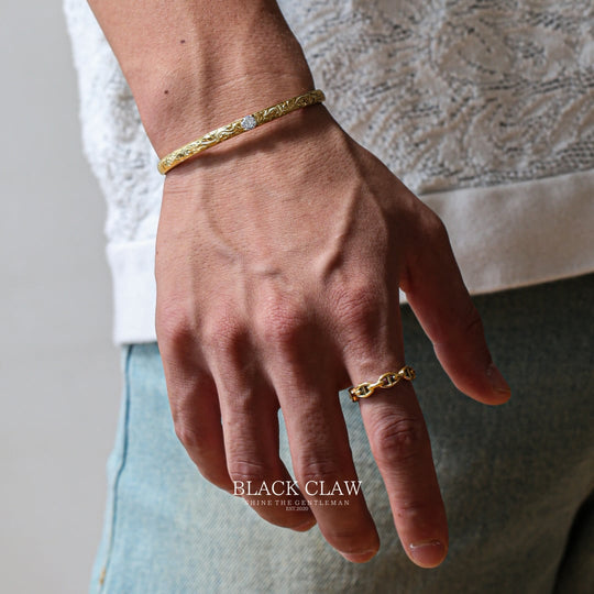 【Plumeria Engraved Zirconia Bangle】