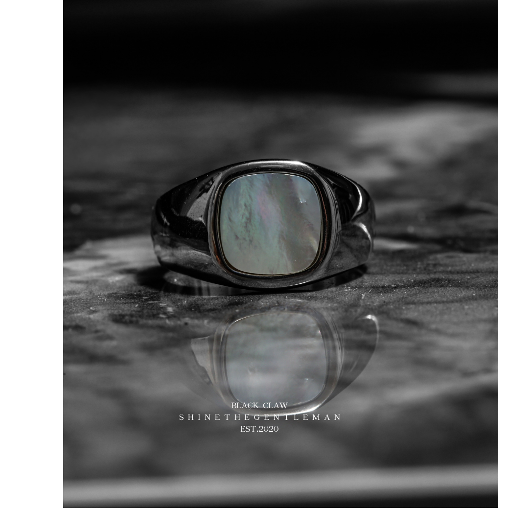 LUX SIGNET RING - MOTHER OF PEARL