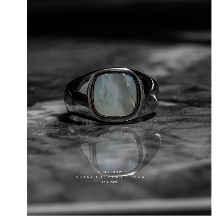LUX SIGNET RING - MOTHER OF PEARL