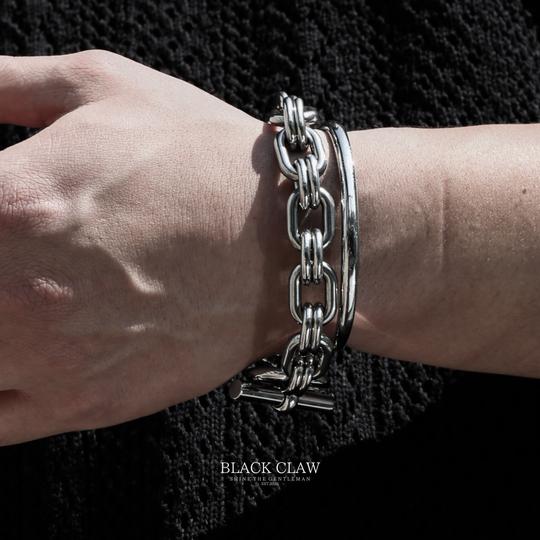 Zirconia Hawks Necklace | BLACK CLAW