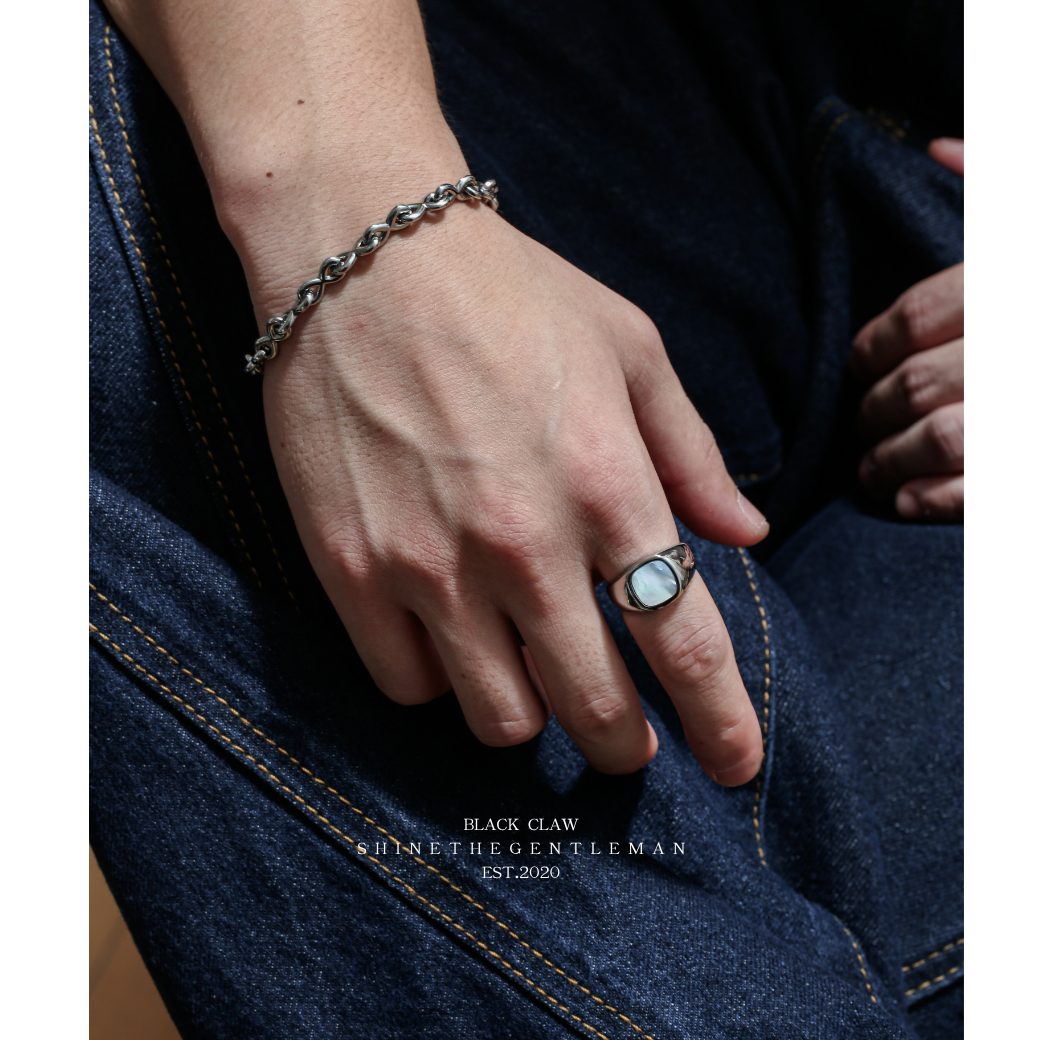 LUX SIGNET RING - MOTHER OF PEARL