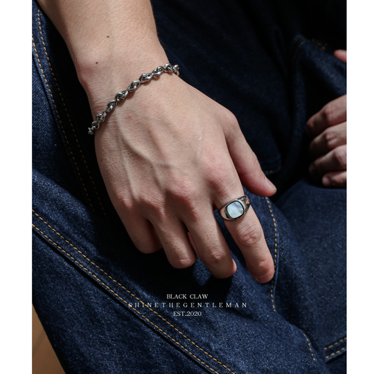 LUX SIGNET RING - MOTHER OF PEARL
