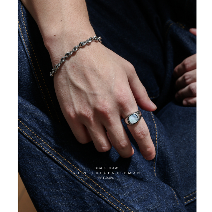 LUX SIGNET RING - MOTHER OF PEARL
