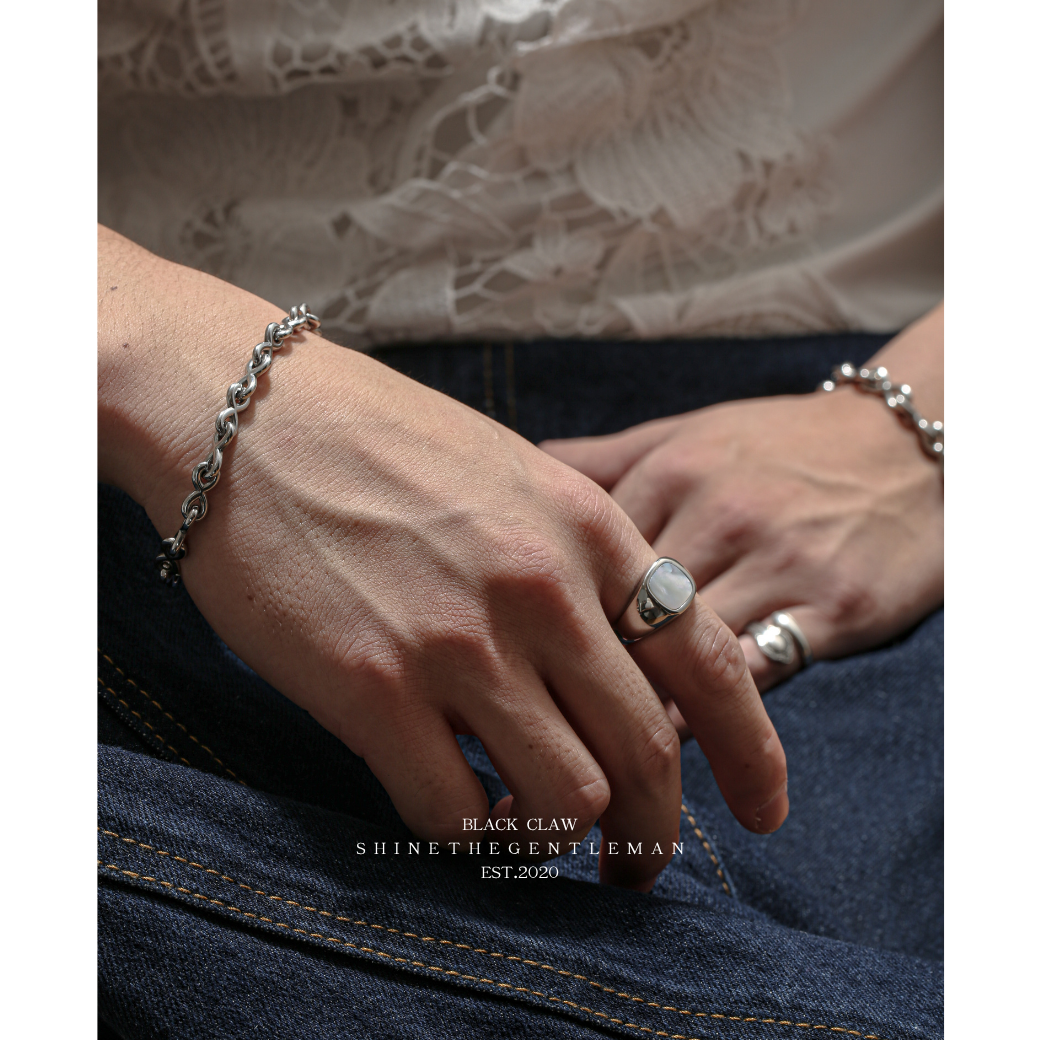 LUX SIGNET RING - MOTHER OF PEARL