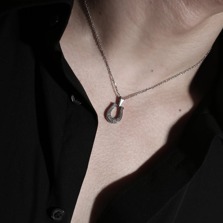 Horseshoe Reversible Necklace Silver