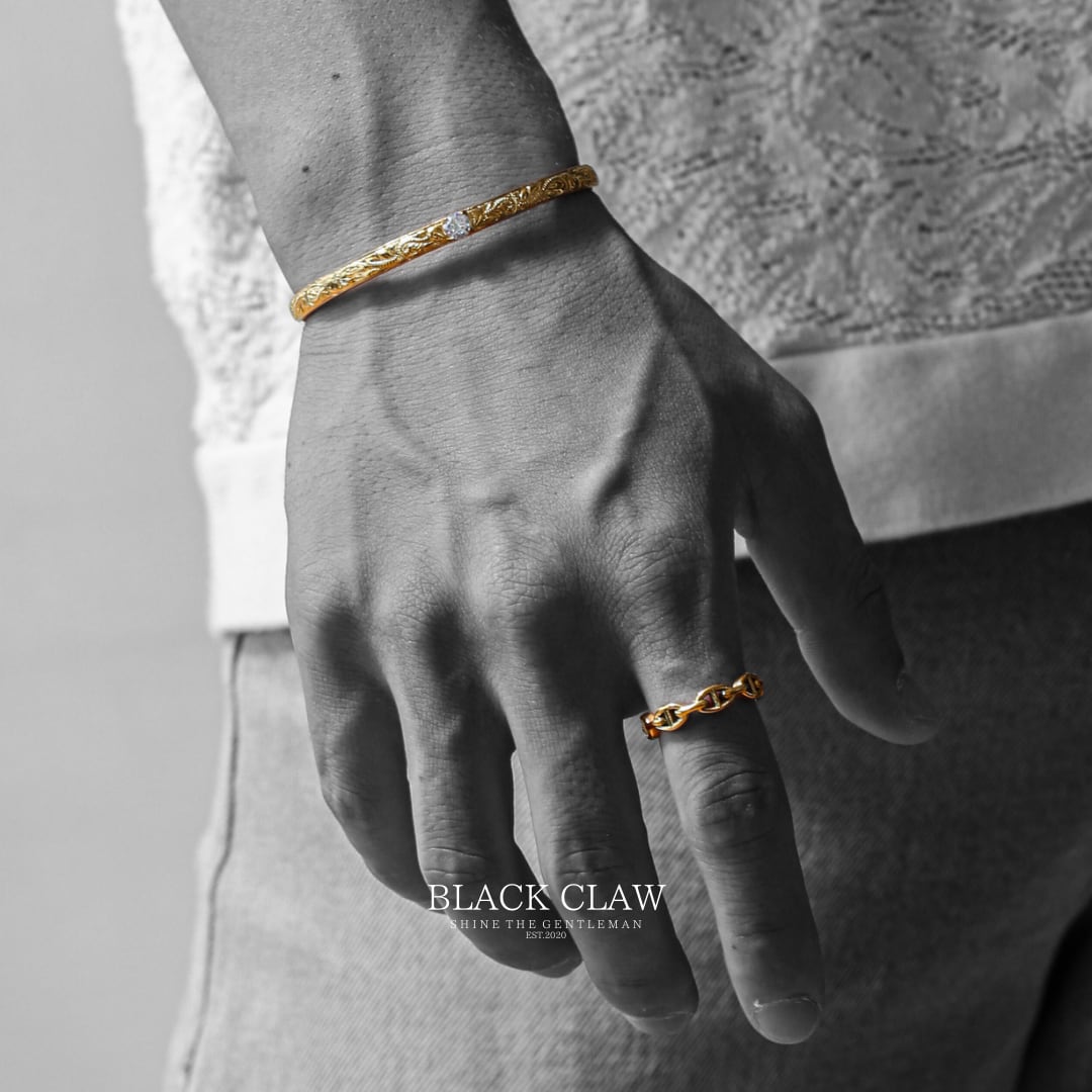 【Plumeria Engraved Zirconia Bangle】