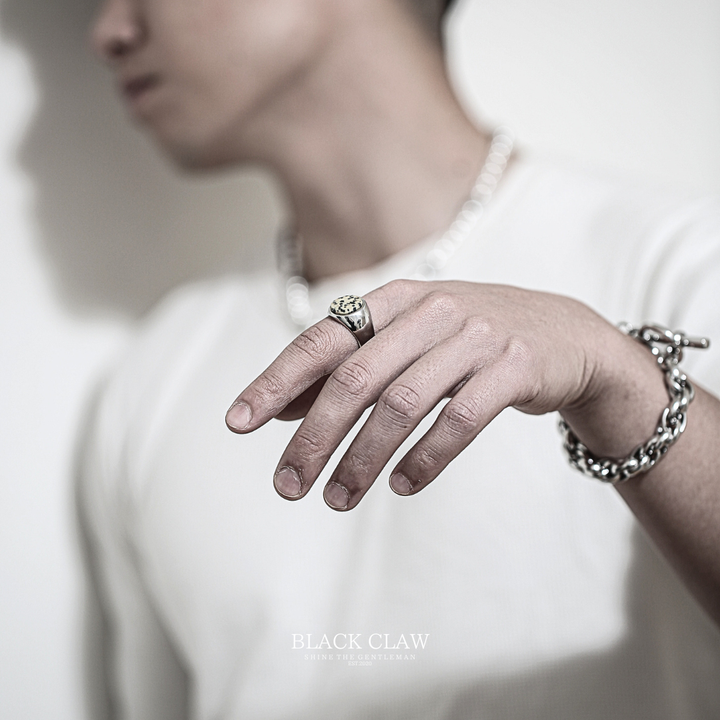 Dalmatian Stone Signet Ring SILVER 着用イメージ