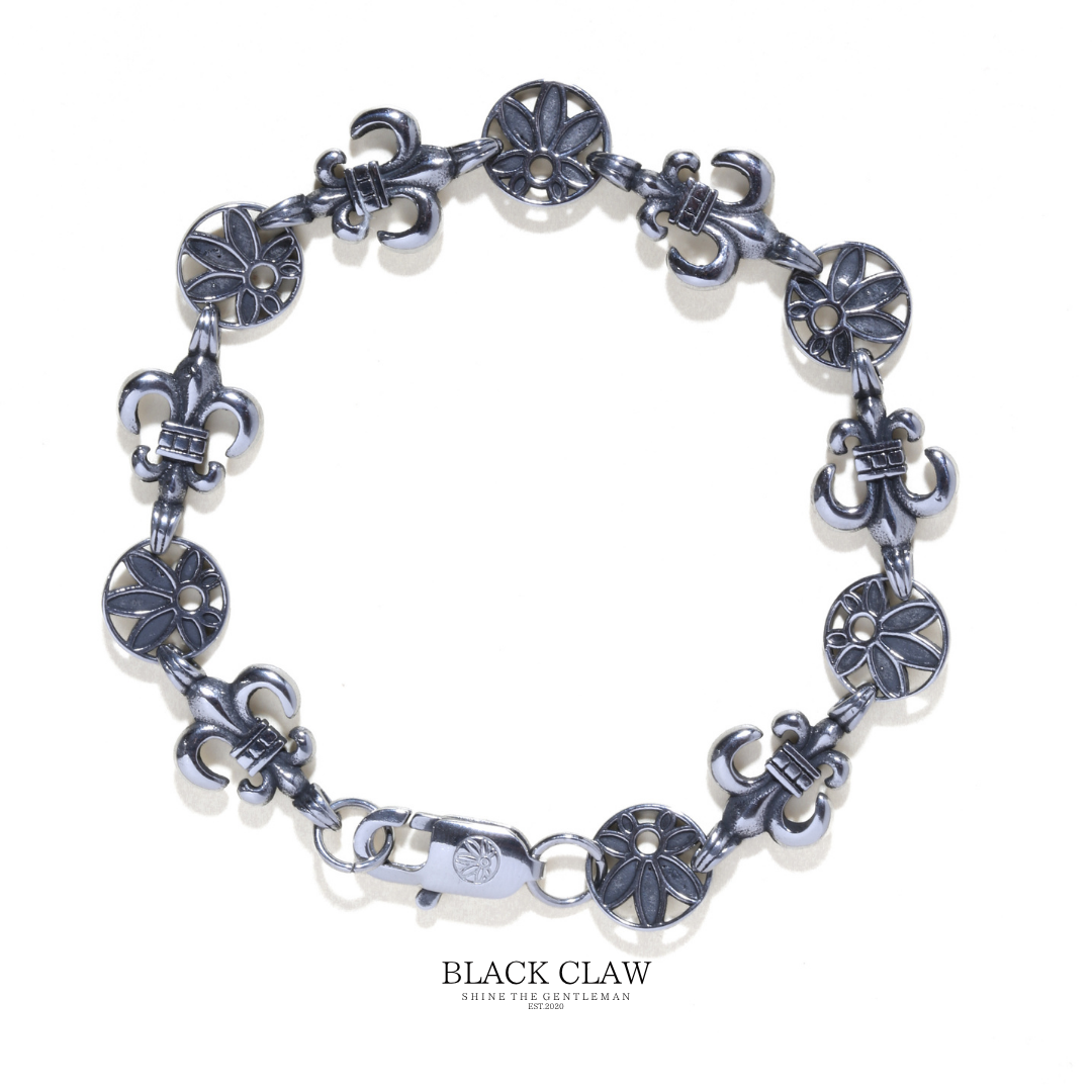 Fleur de Lis Emblem Bracelet 全体像 白背景