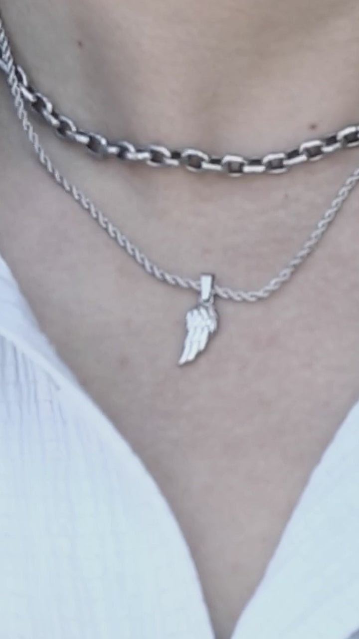 Wing Twist Necklace 着用動画